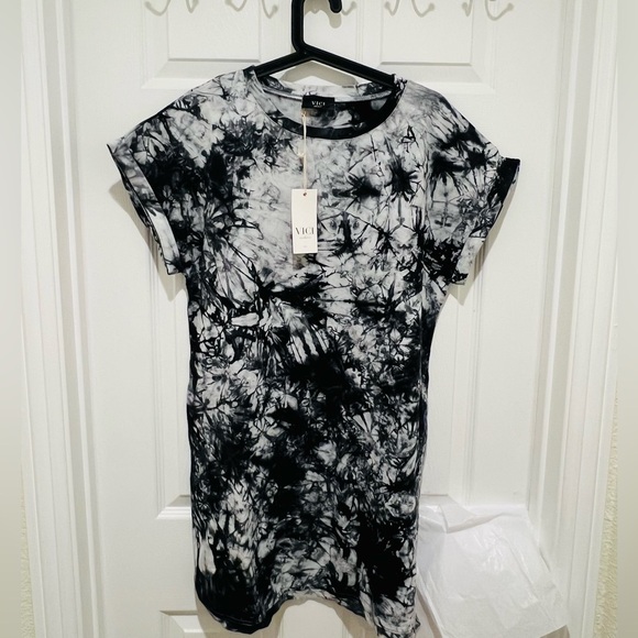 Vici Tops - Vici Monochrome Tie-Dye Short Sleeve Tee